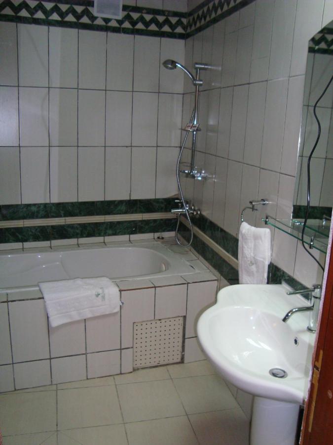 Hotel Vallee Des Princes Douala Room photo