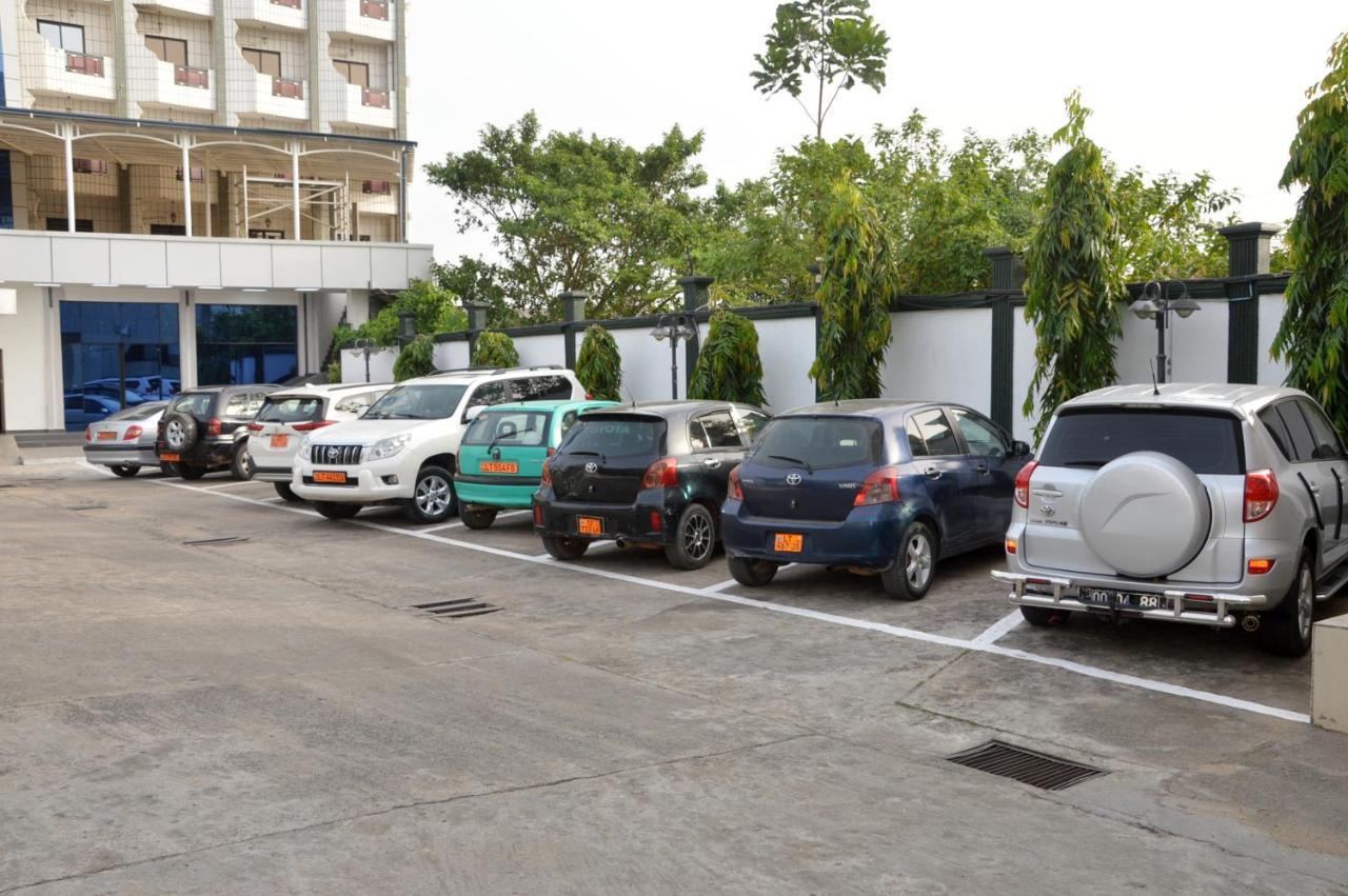 Hotel Vallee Des Princes Douala Exterior photo